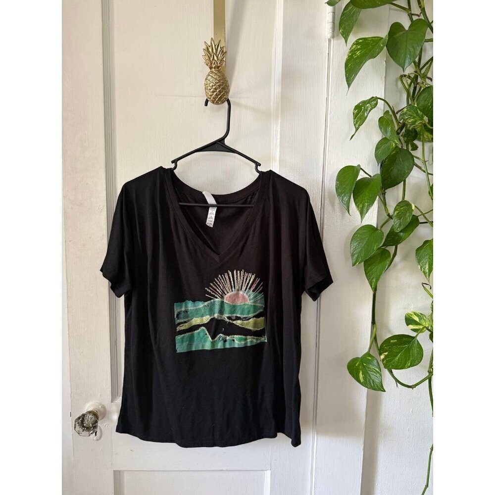 Bella Canvas womenโs size medium sunrise shirt